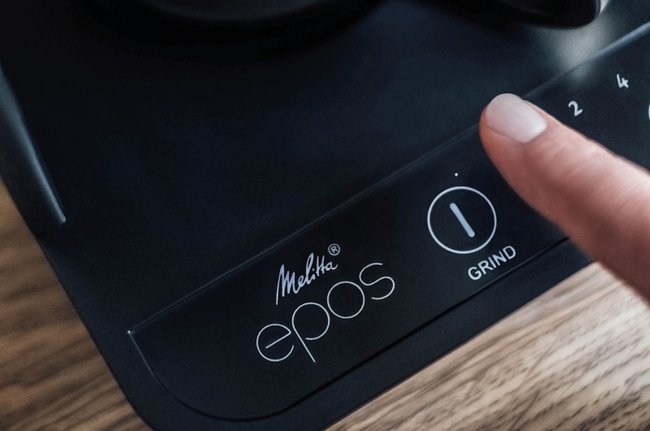 Detailaufnahme des Touchpanels einer Melitta® EPOS® Kaffeemaschine.